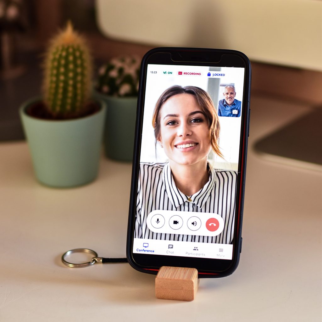 Bambusowy brelok z podstawką pod telefon - obrazek 5
