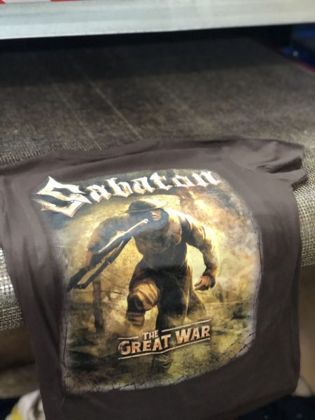 Brązowy t-shirt z kolorowym nadrukiem żołnierza The Great War