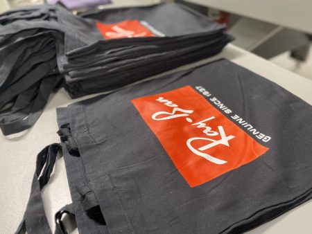 Czarne torby bawełniane z czerwono białym nadrukiem Ray Ban
