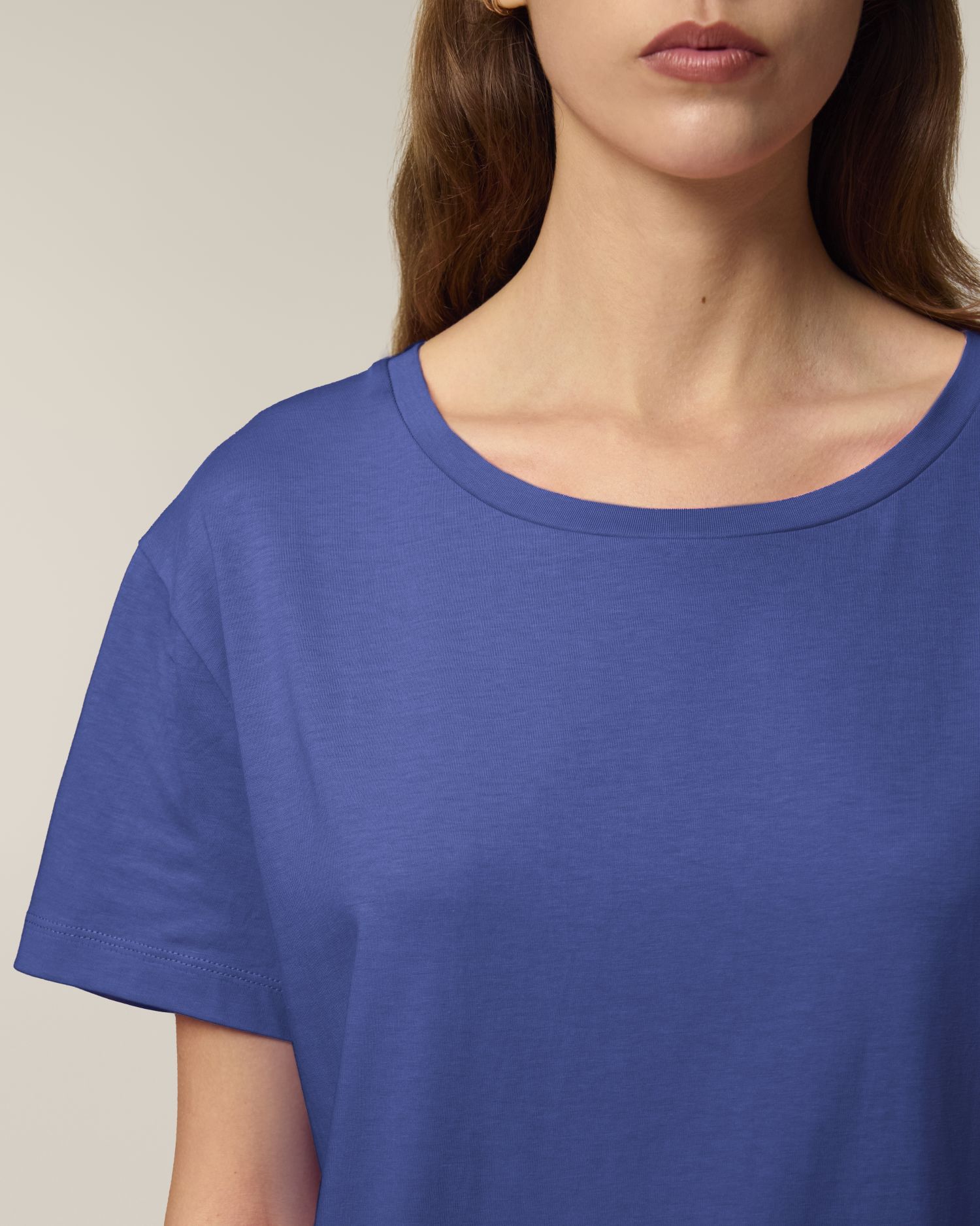 T-shirt damski z głębokim dekoltem - obrazek 4