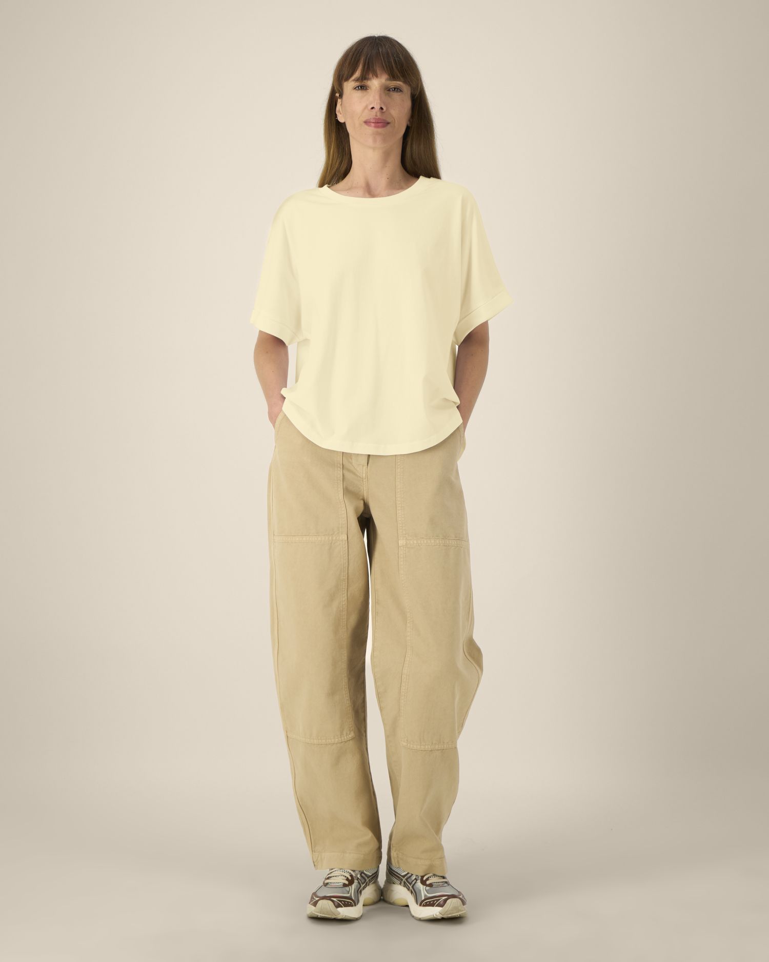 T-shirt damski oversized z podwiniętymi rękawami