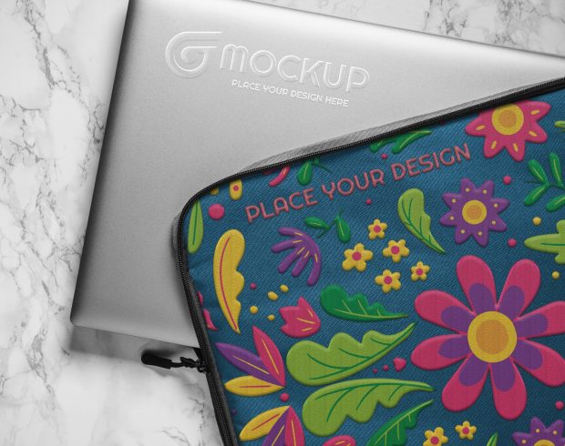 Torba na laptopa z kolorowym nadrukiem na tle laptopa